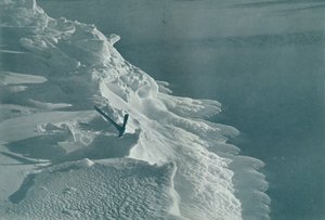 Rosnąca stopa lodowa, Cape Evans, c1911, 1913 autorstwa Frank Debenham