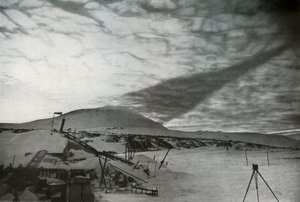 Cień góry Erebus na chmurach, wrzesień 1911, 1913