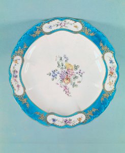Talerz ozdobiony motywem kwiatowym, Sevres (porcelana)