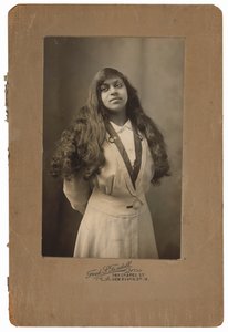 Portret kobiety, ok. 1910 (zdjęcie) autorstwa Fred S. Tisdell