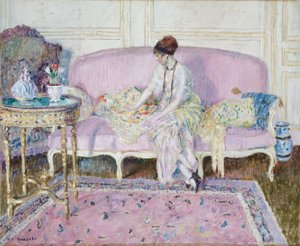 Kobieta siedząca na sofie we wnętrzu autorstwa Frederick Carl Frieseke