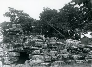 Budynek ElandAntelope Paddock w londyńskim zoo, czerwiec 1924 autorstwa Frederick William Bond