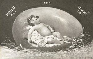 1915, kartka wielkanocna przedstawiająca już uzbrojonego żołnierza w jajku autorstwa French Photographer