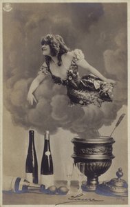 Młoda kobieta wyłaniająca się z pary wodnej z wazy do zupy (fotokolaż) autorstwa French Photographer