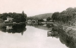 Bougival (Yvelines - 78 - Ile de France): brzegi Sekwany widziane z kładki, początek XX wieku (zdjęcie czarno-białe) autorstwa French Photographer