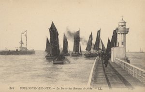 Boulogne-sur-Mer, Opuszczanie łodzi rybackich (zdjęcie czarno-białe) autorstwa French Photographer