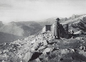 Buet, pasmo Aiguilles Rouges widziane z Brevent (zdjęcie czarno-białe) autorstwa French Photographer