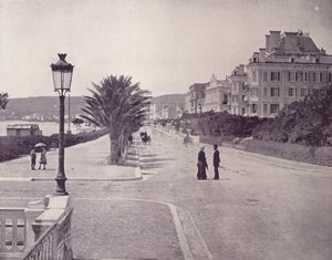 Sekcja Środkowa Szerokiej Promenady (zdjęcie czarno-białe) autorstwa French Photographer