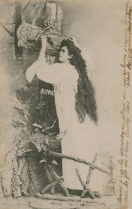Crois Espere Aime (Uwierz w miłość nadziei). Pocztówka wysłana w 1913 r. Pismo na prawym brzegu to osobista wiadomość między członkami rodziny. autorstwa French Photographer