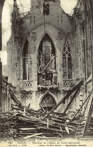Zniszczone wnętrze kościoła Saint-Sacrement, Arras, Francja, I wojna światowa (zdjęcie czarno-białe) autorstwa French Photographer