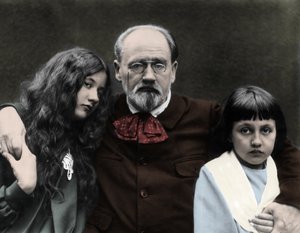 Émile Zola z córkami, Denise i Jacques, w swoim domu w Verneuil-sur-Seine (zdjęcie) autorstwa French Photographer