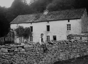 Farma w pobliżu Bourmont en Haute Marne, ok. 1880 r. autorstwa French Photographer