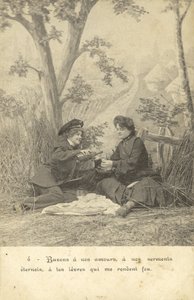 Zakochane kobiety na wsi (zdjęcie czarno-białe) autorstwa French Photographer