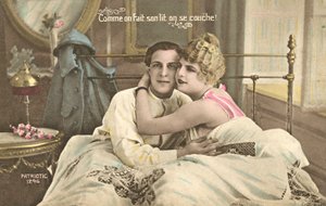Francuski żołnierz w łóżku ze swoją dziewczyną autorstwa French Photographer