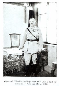 Generał Robert Nivelle (1856-1924) Przejęcie Dowództwa Armii w Verdun, maj 1916 (fot. bw) autorstwa French Photographer