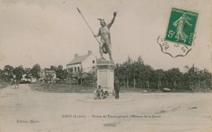 Gien (Loiret), Statua Wercyngetoryksa. Pocztówka wysłana w 1913 roku. autorstwa French Photographer