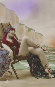 Dziewczyna na leżaku (kolorowe zdjęcie) autorstwa French Photographer