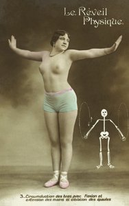 Półnaga kobieta wykonująca ćwiczenia (kolorowe zdjęcie) autorstwa French Photographer