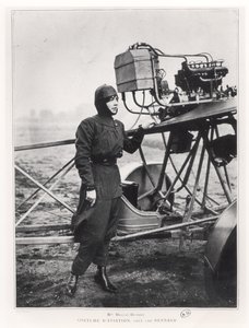 Helene Dutrieu (1877-1961) stojąca obok samolotu, przed 1914 autorstwa French Photographer