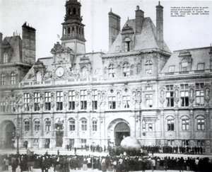 Nadmuchiwanie balonu z załączonymi deklaracjami Komuny przed Hotel de Ville, Paryż, 3 maja 1871 autorstwa French Photographer