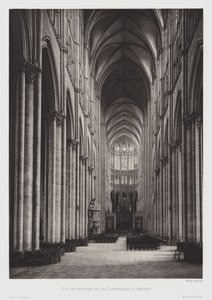 Widok wnętrza katedry w Amiens (zdjęcie czarno-białe) autorstwa French Photographer