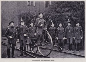 Armia rosyjska: trójkołowiec używany do inspekcji torów (zdjęcie czarno-białe) autorstwa French Photographer