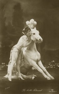 La Belle Titcomb (zdjęcie czarno-białe) autorstwa French Photographer