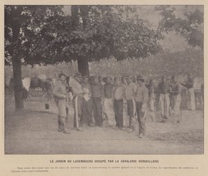 Komuna Paryska, Jardin Du Luxembourg zajęty przez kawalerię wersalską (zdjęcie czarno-białe) autorstwa French Photographer