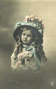Mała dziewczynka w dużym kapeluszu (kolorowe zdjęcie) autorstwa French Photographer