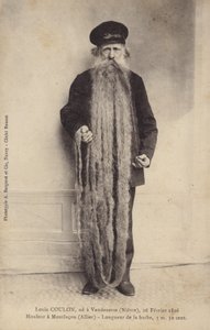 Mężczyzna z wyjątkowo długą brodą autorstwa French Photographer
