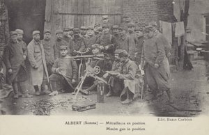 Pistolet Maxim w pozycji, Albert, Somme, I wojna światowa (zdjęcie czarno-białe) autorstwa French Photographer