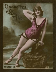 Nichette, dziewczyna w bieliźnie na plaży autorstwa French Photographer