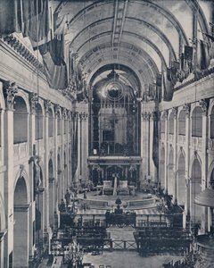 Paryż: Ołtarz kościoła Inwalidów (zdjęcie czarno-białe) autorstwa French Photographer