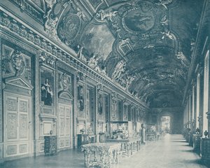 Paryż: Galeria Apollo, Luwr, patrząc na północ (zdjęcie czarno-białe) autorstwa French Photographer