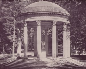 Paryż: Świątynia Miłości, Wersal (zdjęcie czarno-białe) autorstwa French Photographer