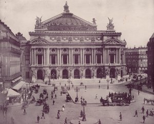 Paryż: Opera Paryska (zdjęcie czarno-białe) autorstwa French Photographer