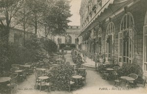 Patio hotelu Ritz, Paryż. Pocztówka wysłana w 1913 roku. autorstwa French Photographer