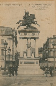Malownicza Owernia - posąg Wercyngetoryksa autorstwa Bartholdiego w Clermont-Ferrand. Pocztówka wysłana w 1913 roku. autorstwa French Photographer