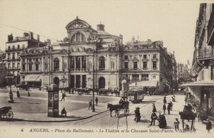 Place du Ralliement, teatr i Chaussee Saint-Pierre, Angers, Francja autorstwa French Photographer