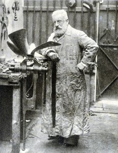 Portret Fernanda Foresta (1851 - 1914), francuskiego wynalazcy (motor, części samochodowe...) - fotografia autorstwa French Photographer