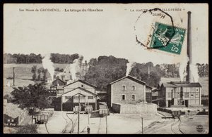 Pocztówka przedstawiająca kopalnie Grosmenil, sortowanie węgla, Górna Loara, ok. 1900 autorstwa French Photographer