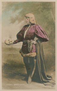 Sarah Bernhardt w kostiumie jako Hamlet autorstwa French Photographer