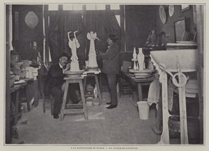 Warsztat rzeźbiarski w fabryce porcelany Sevres we Francji (zdjęcie czarno-białe) autorstwa French Photographer