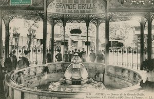 Źródło źródła Grand Grille w Vichy. Pocztówka wysłana w 1913 roku. autorstwa French Photographer