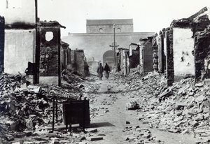 Zniszczenia w Chinach podczas Rebelii Bokserów w 1900 r autorstwa French Photographer