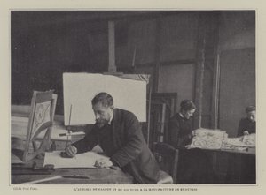 Warsztat kreślenia i szycia w Fabryce Gobelinów Beauvais, Francja (zdjęcie czarno-białe) autorstwa French Photographer
