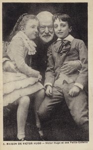 Victor Hugo (1802-1885), francuski poeta, powieściopisarz i dramaturg, z wnukami autorstwa French Photographer