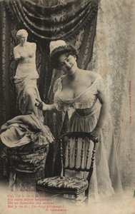 Kobieta z posągiem Wenus z Milo autorstwa French Photographer