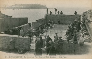 Kobiety piorące pranie w porcie w Louen. Pocztówka wysłana w 1913 roku. autorstwa French Photographer