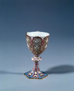 Art France: Kubek na ruchomym stojaku wycięty tworzący stojak ekspozycyjny. Twarda porcelana autorstwa French School